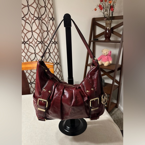 Michael Kors Handbags - Michael Kors Large Hobo Bag/Shoulder Bag